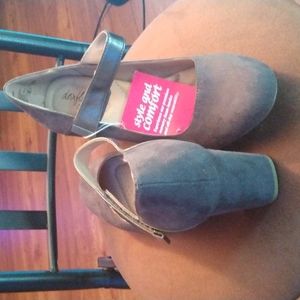 Brand new comfortable cushion gray shoes size 9